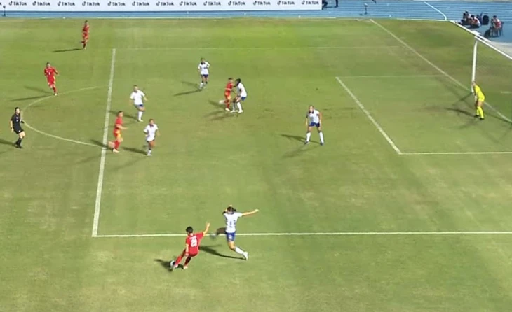 Nữ trợ lý trọng tài Lào có 6 năm kinh nghiệm làm FIFA Nữ trợ lý trọng tài Lào có 6 năm kinh nghiệm làm FIFA - Ảnh 1.