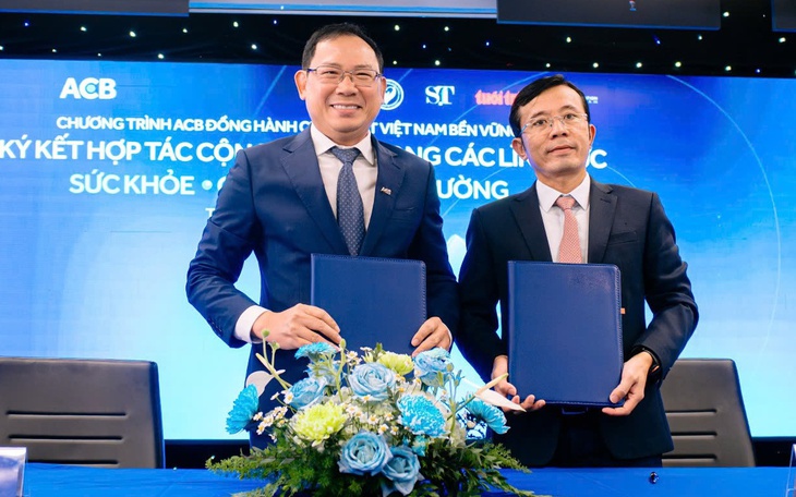 120 học bổng 'Nâng bước thủ khoa' tiếp sức sinh viên vượt khó tới giảng đường - Ảnh 3.