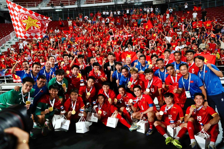 U22 Việt Nam mang HCV SEA Games về nước vào chiều 19-12 - Ảnh 3.