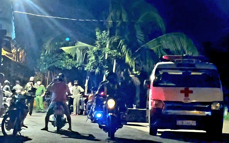 Phát hiện thi thể trôi sông Sài Gòn, bàn tay có 6 ngón, sơn màu đỏ - Ảnh 2.