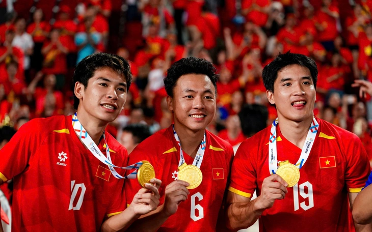 Báo chí Thái Lan thừa nhận bóng đá Việt Nam đã vượt qua nước nhà - Ảnh 3.