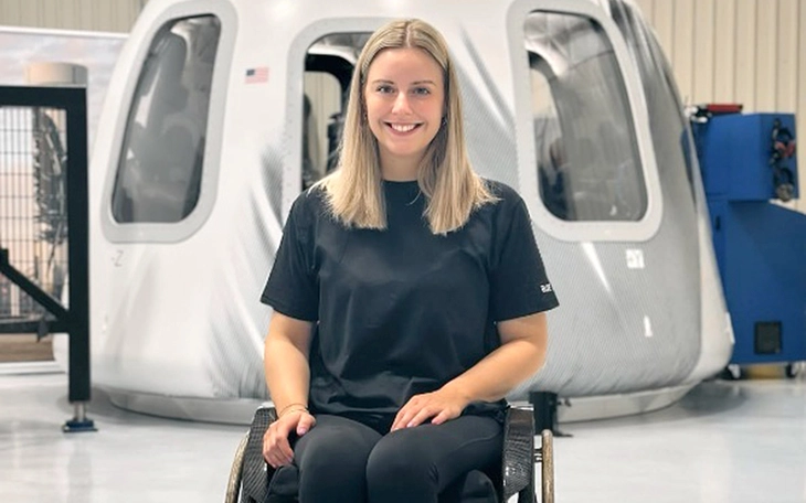 Lần đầu tiên trong lịch sử, người ngồi xe lăn bay vào không gian - Ảnh 4.