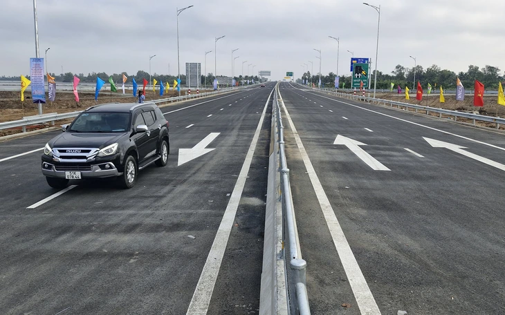 Từ 22-12 xe được chạy trên cao tốc Cần Thơ - Hậu Giang - Ảnh 2.