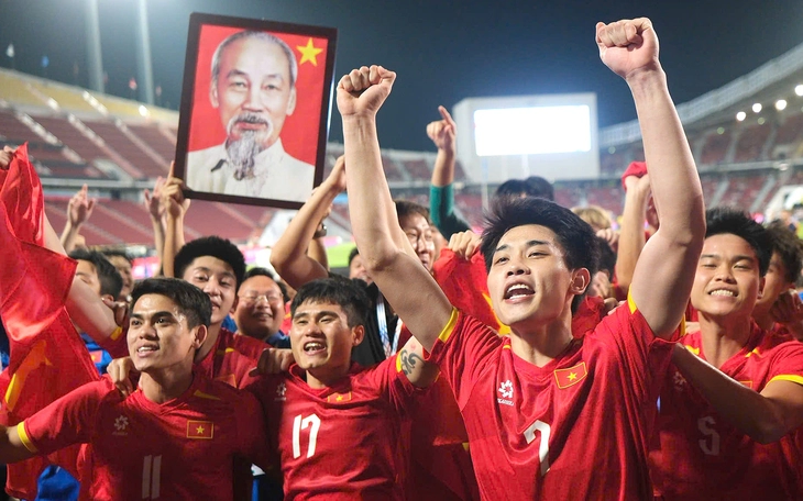 HLV Kim Sang Sik không được trao HCV SEA Games 33 - Ảnh 4.