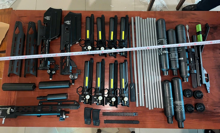 Chuẩn bị chở 149 linh kiện ra Hà Nội để lắp ráp súng thì bị bắt - Ảnh 1.
