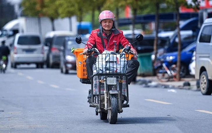 Người tàn tật ăn xin hóa ra là triệu phú, có ô tô với tài xế riêng - Ảnh 4.