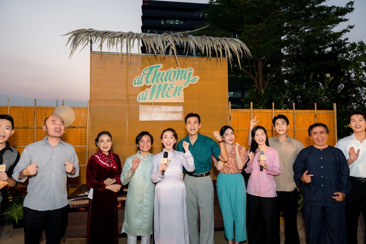 Thu Trang mang bụng bầu, tái hiện đám giỗ miền Tây linh đình trong 'Ai thương ai mến' - Ảnh 1. Thu Trang - Ảnh 1.