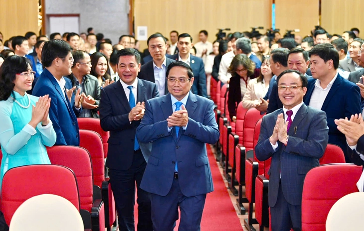 Xuất nhập khẩu đạt kỷ lục 920 tỉ USD, Việt Nam vào top 15 nước có quy mô thương mại lớn nhất - Ảnh 1.