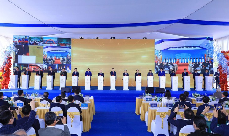 Khởi công dự án đầu tư xây dựng trục đại lộ cảnh quan sông Hồng - Ảnh 2.