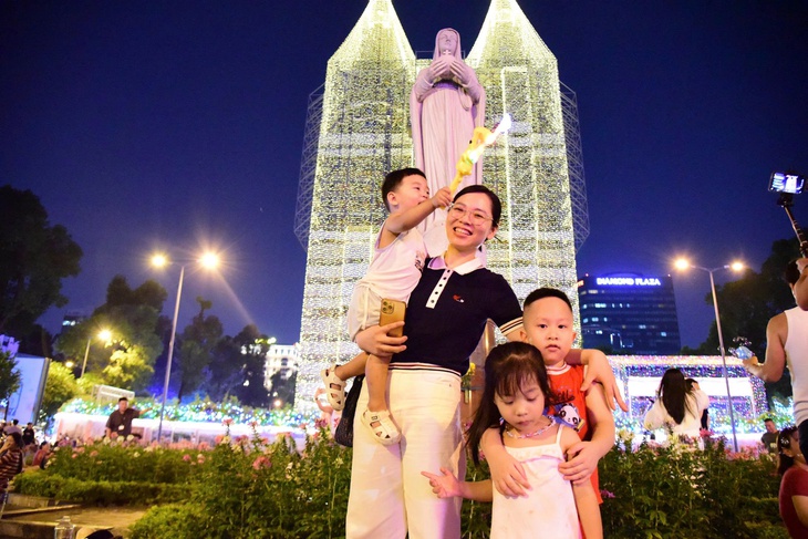 Thời tiết hôm nay 18-12: Bắc Bộ rét, sương mù, Nam Bộ nắng - Ảnh 1. Thời tiết hôm nay 18-12: Trung Bộ mưa, Nam Bộ nắng - Ảnh 1.