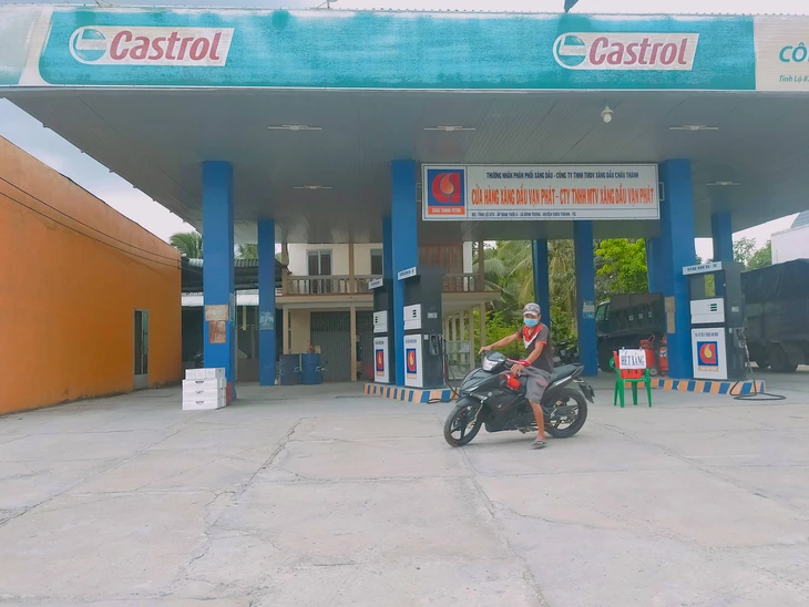 Các cây xăng trên địa bàn tỉnh Đồng Tháp phải mở cửa bán ít nhất 12 giờ mỗi ngày - Ảnh 1.