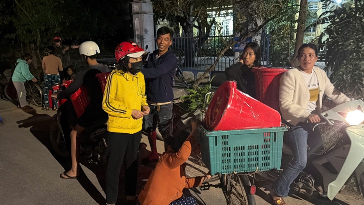 thùng cứu trợ - Ảnh 2.