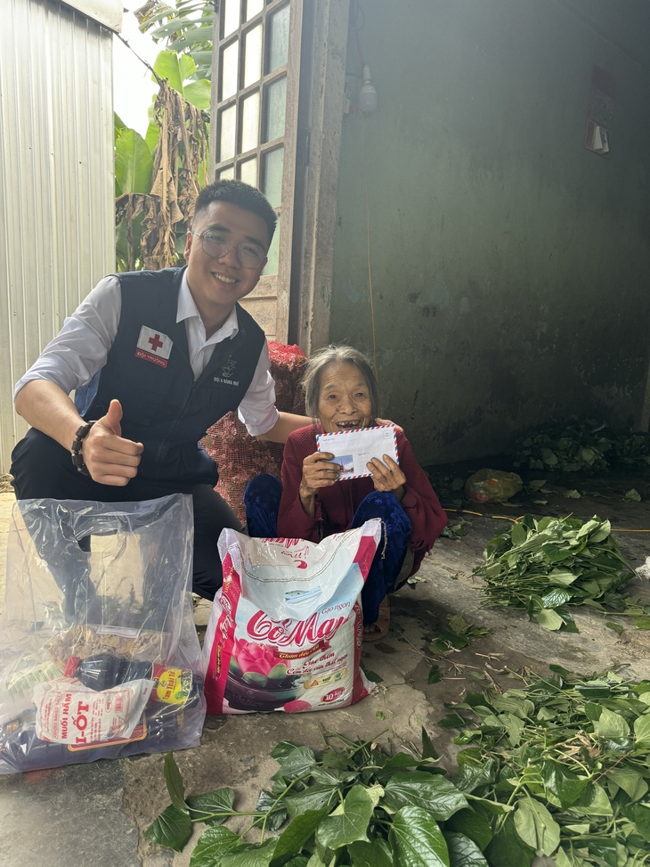 thùng cứu trợ - Ảnh 1.