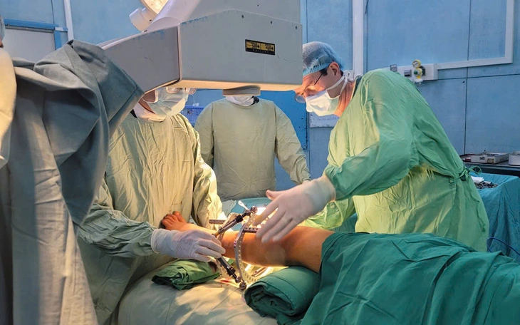 "Giáng sinh yêu thương" tiếp thêm nghị lực cho bệnh nhi  - Ảnh 8.