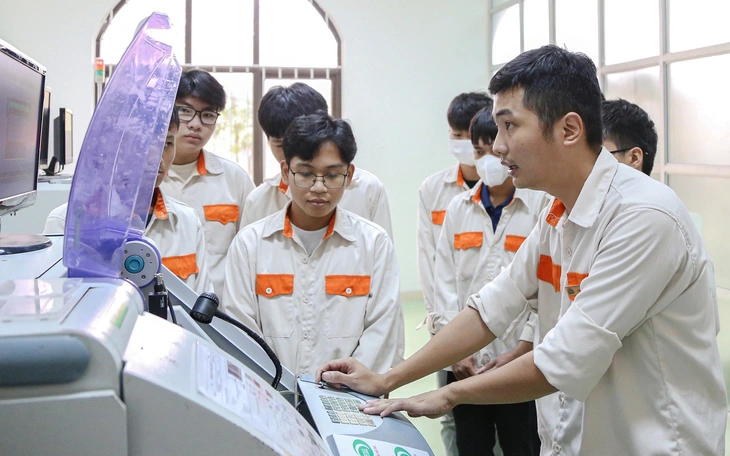 Đại biểu: Nhói lòng những gương mặt bơ phờ, đờ đẫn vì áp lực thi cử, cần cải tiến thi vào lớp 10 - Ảnh 2.