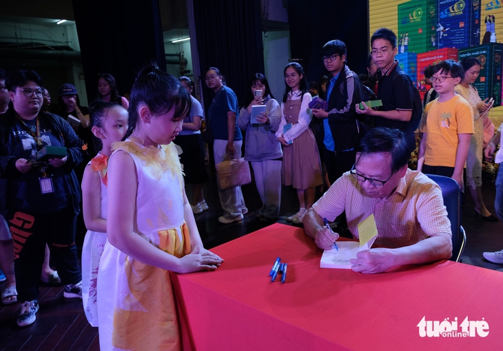 Nguyễn Nhật Ánh: Hạnh phúc vì sau 30 năm Kính vạn hoa vẫn còn người đọc - Ảnh 2. Nguyễn Nhật Ánh - Ảnh 3.