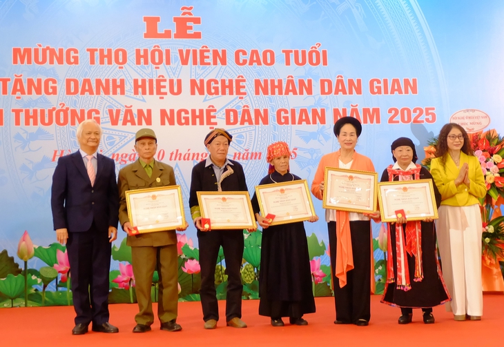 Giải thưởng Văn nghệ dân gian lại không có giải nhất - Ảnh 2. văn nghệ dân gian - Ảnh 2.
