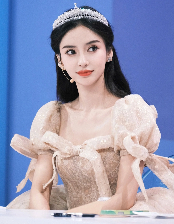 Nhan sắc Angelababy trên thảm đỏ sau 2 năm bị phong sát vì xem show thoát y - Ảnh 6.