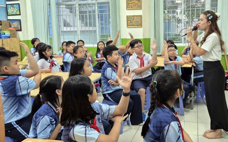 Đừng biến trường học thành nơi dịch vụ, thu tiền: 'Cần kiểm tra các chương trình liên kết' - Ảnh 3.