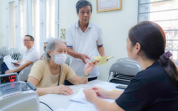 Bộ Tài chính bỏ đề xuất dùng tiền quỹ hưu trí mua bảo hiểm nhân thọ, chuyên gia nói gì? - Ảnh 3.