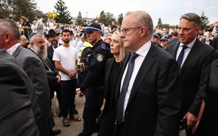 Xả súng kinh hoàng vào xe khách ở Nam Phi, hàng chục người thương vong - Ảnh 3.