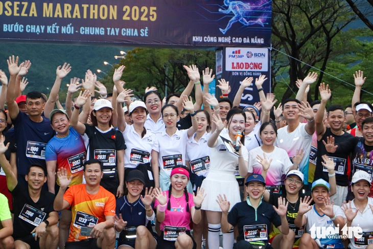 Hơn 800 công nhân cùng nhau hoàn thành thử thách tại DSEZA Marathon 2025 - Ảnh 3.