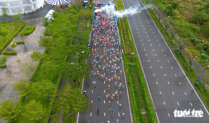 Hơn 800 công nhân cùng nhau hoàn thành thử thách tại DSEZA Marathon 2025 - Ảnh 4.