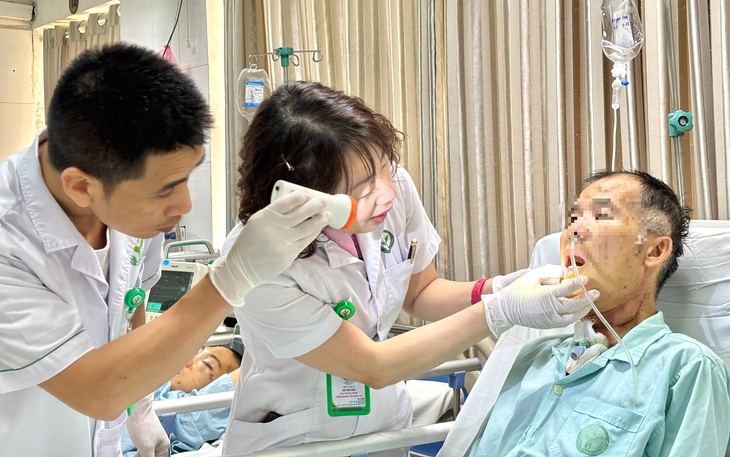 Đề xuất hệ số tiền lương riêng, phụ cấp đặc thù, thâm niên cho ngành y - Ảnh 2.