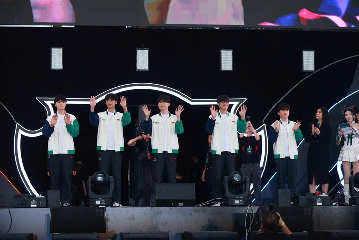 Faker và T1 khuấy động không khí cuồng nhiệt tại lễ hội eSport của VPBank - Ảnh 2.