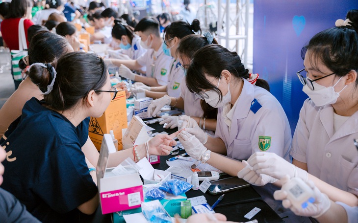 Năm mới, Manulife tặng nhiều quà tặng giá trị cho khách hàng tham gia bảo hiểm  - Ảnh 2.