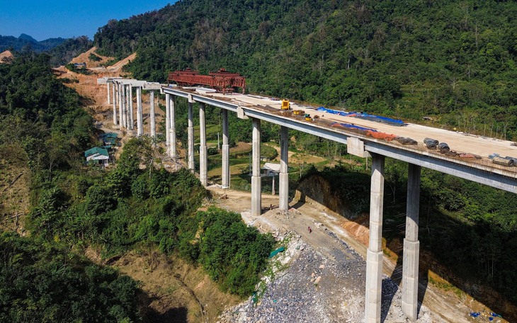 Bộ Xây dựng nói về kinh nghiệm hoàn thành vượt mục tiêu hoàn thành 3.000 đường bộ cao tốc - Ảnh 3.