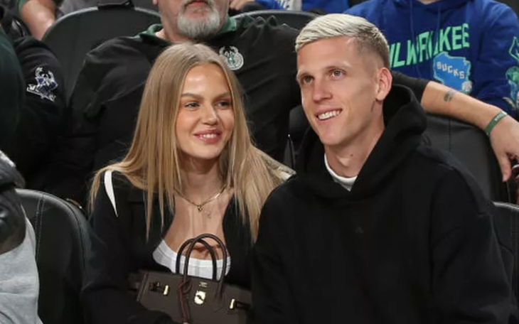 Patson Daka suýt gãy cổ vì pha ăn mừng ‘lỗi’ tại AFCON 2025 - Ảnh 3.