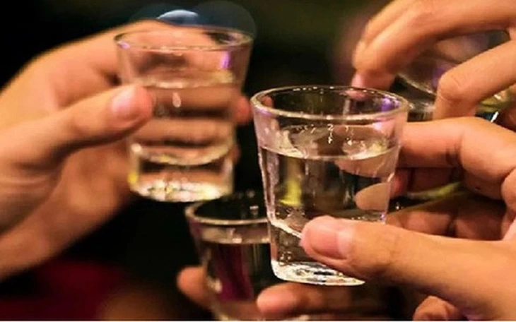 Uống rượu ngâm dây mỏ quạ tại nhà 2 người chết, 3 người nhập viện cấp cứu - Ảnh 3.