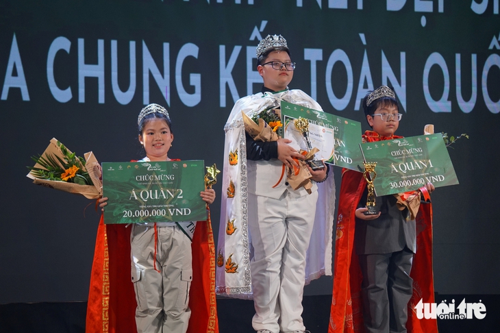 Cậu bé mồ côi cha giành quán quân cuộc thi Tỏa sáng thiên thần nhí - Ảnh 2.