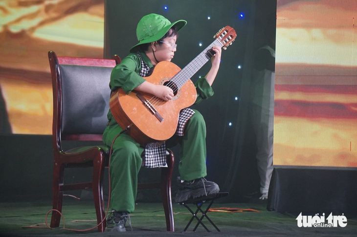 Cậu bé mồ côi cha giành quán quân cuộc thi Tỏa sáng thiên thần nhí - Ảnh 5.