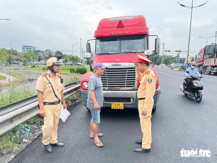 xe đầu kéo - Ảnh 5.