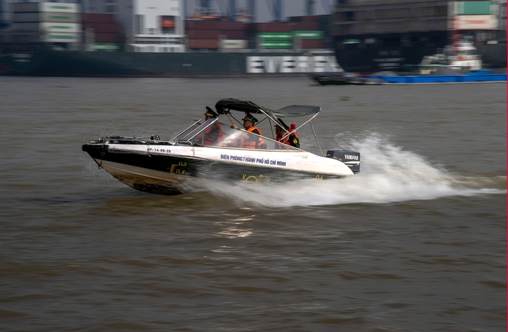 '80 năm hào khí miền Đông' qua góc nhìn nhiếp ảnh - Ảnh 4. nhiếp ảnh - Ảnh 4.