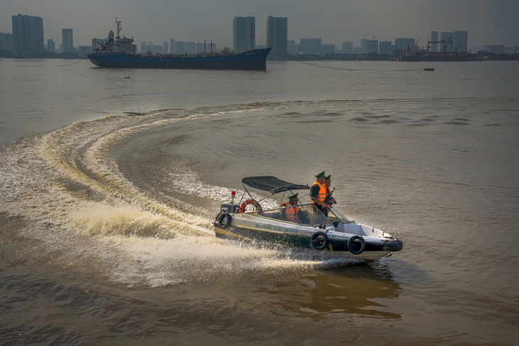 '80 năm hào khí miền Đông' qua góc nhìn nhiếp ảnh - Ảnh 7. nhiếp ảnh - Ảnh 7.