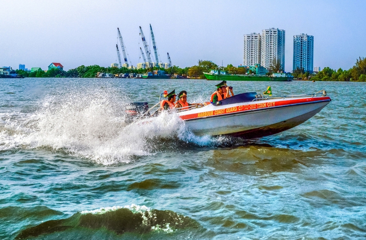 '80 năm hào khí miền Đông' qua góc nhìn nhiếp ảnh - Ảnh 9. nhiếp ảnh - Ảnh 9.