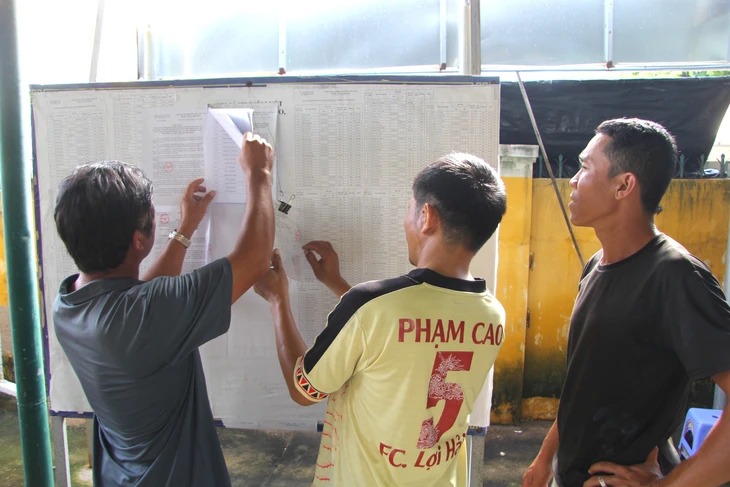 Hàng trăm hộ dân mòn mỏi 'ngóng' được cấp sổ đỏ lần đầu - Ảnh 2.