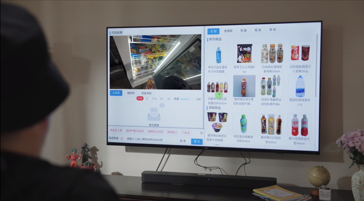 Liệt tứ chi vẫn lái xe lăn, phân loại hàng hóa bằng ý nghĩ - Ảnh 1.