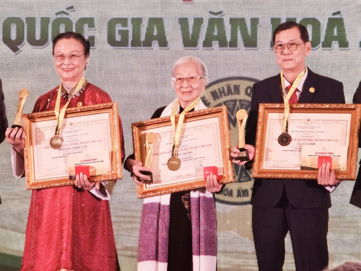 Bà Triệu Thị Chơi được truy tặng danh hiệu Nghệ nhân quốc gia Văn hóa Ẩm thực Việt Nam - Ảnh 2.