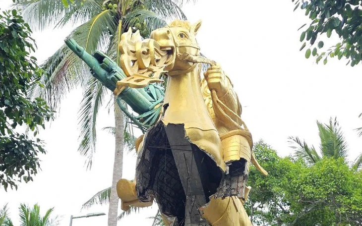 Xử lý, công khai danh tính cán bộ vi phạm, nhũng nhiễu người dân, doanh nghiệp ở Khánh Hòa - Ảnh 2.