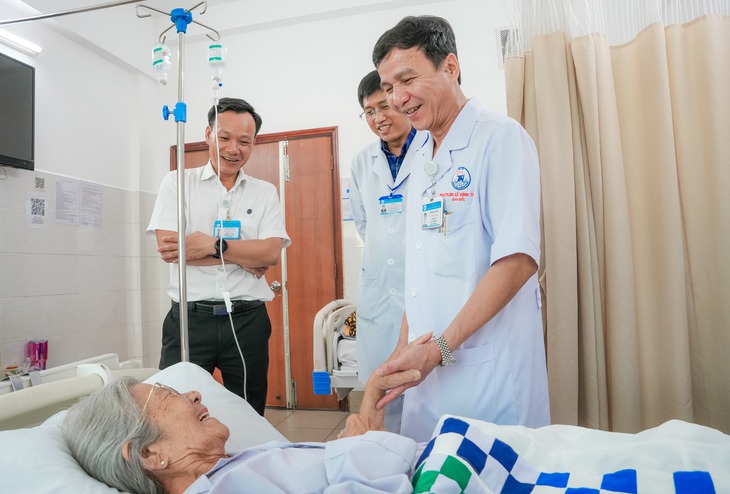 Nghệ sĩ Phi Điểu sau nhập viện cấp cứu, sức khỏe ra sao? - Ảnh 2.