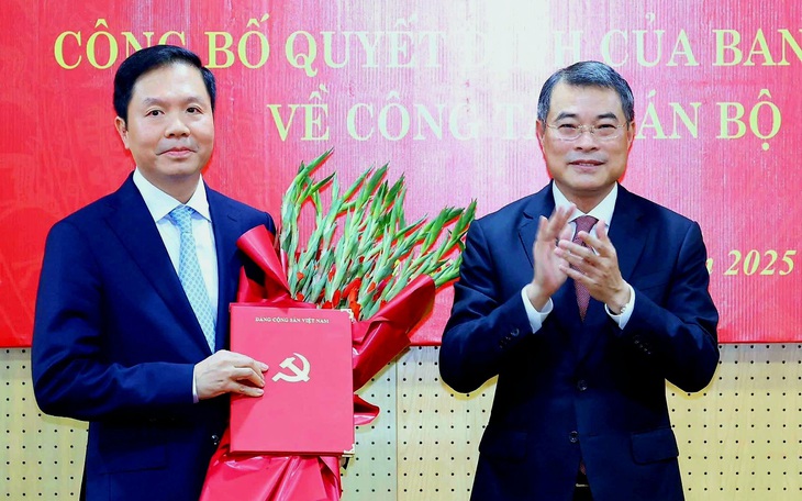 Tổng biên tập Tạp chí Cộng sản Hoàng Trung Dũng làm Phó Ban Tổ chức Trung ương - Ảnh 1.