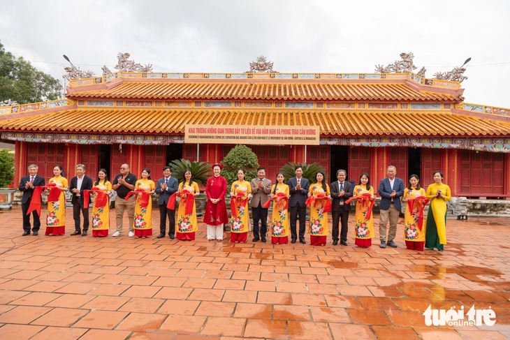 Khắc chiếu Cần Vương lên bia đá 11 tấn - Ảnh 5.