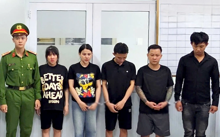 Công an TP.HCM xử lý hàng loạt cơ sở vi phạm an toàn thực phẩm, phạt hơn 1,6 tỉ đồng - Ảnh 10.