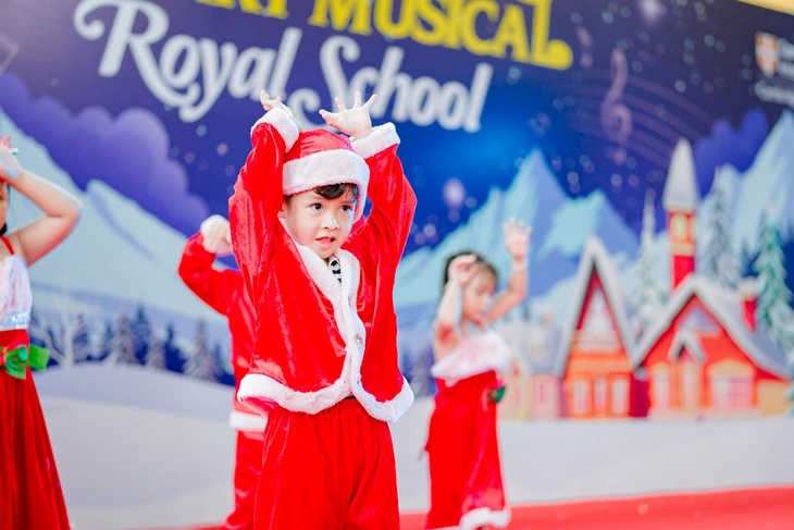 Royal School - Ảnh 2.