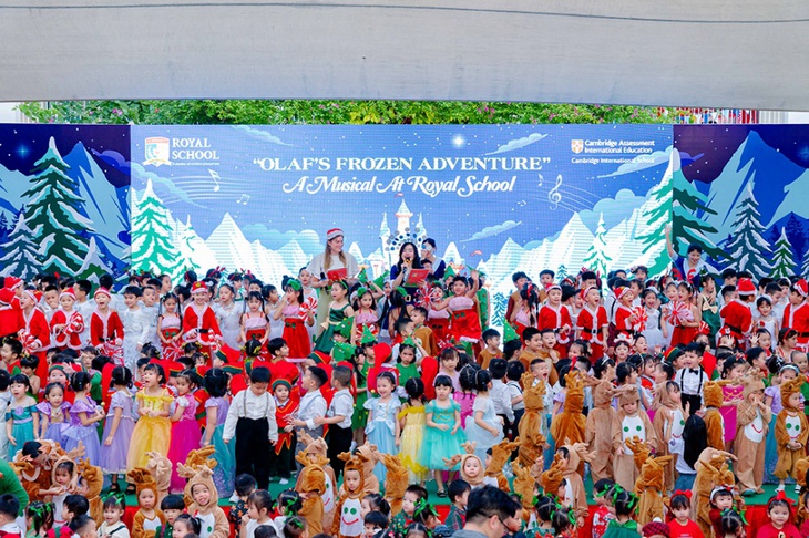 Royal School đón Giáng sinh 2025 với chuỗi nhạc kịch hoành tráng - Ảnh 5.