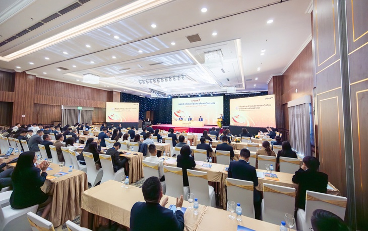 Anh em ông Nguyễn Đức Thụy bất ngờ rút khỏi LPBank ngay thềm đại hội bất thường - Ảnh 2.